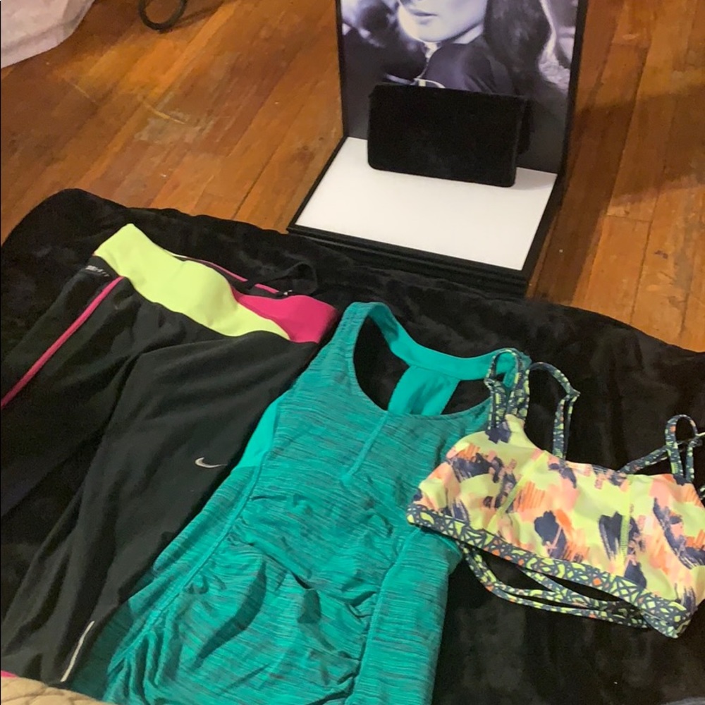 Nike dri-fit Capri leggings plus free sports bras